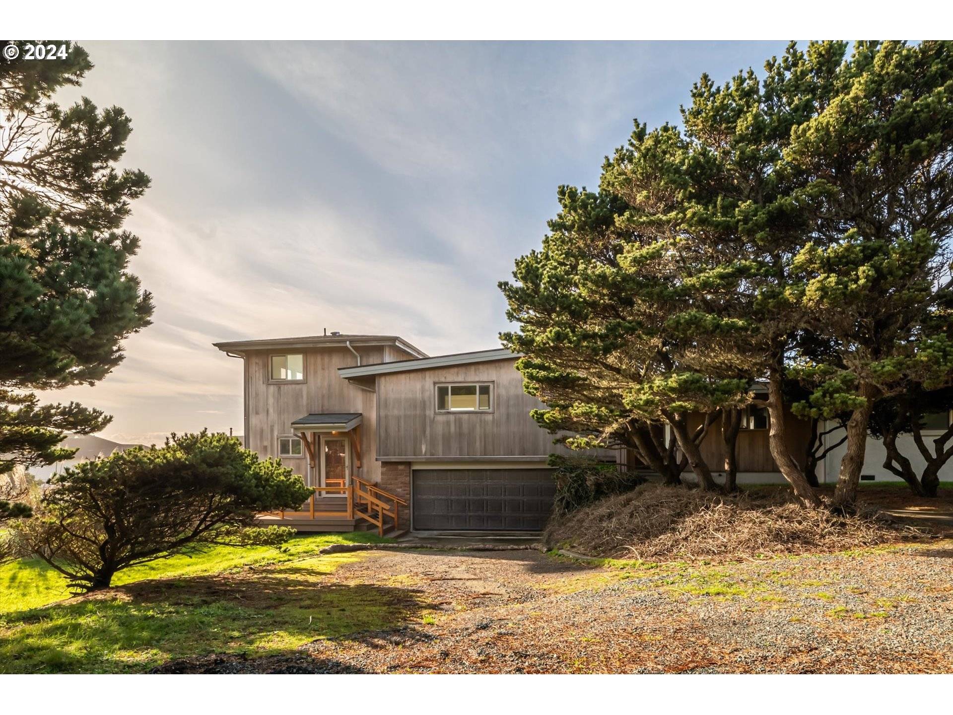 Bandon, OR 97411,1190 BEACH LOOP DR SW