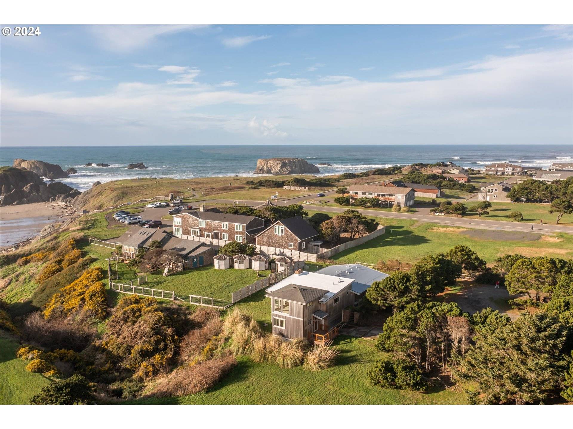 Bandon, OR 97411,1190 BEACH LOOP DR SW