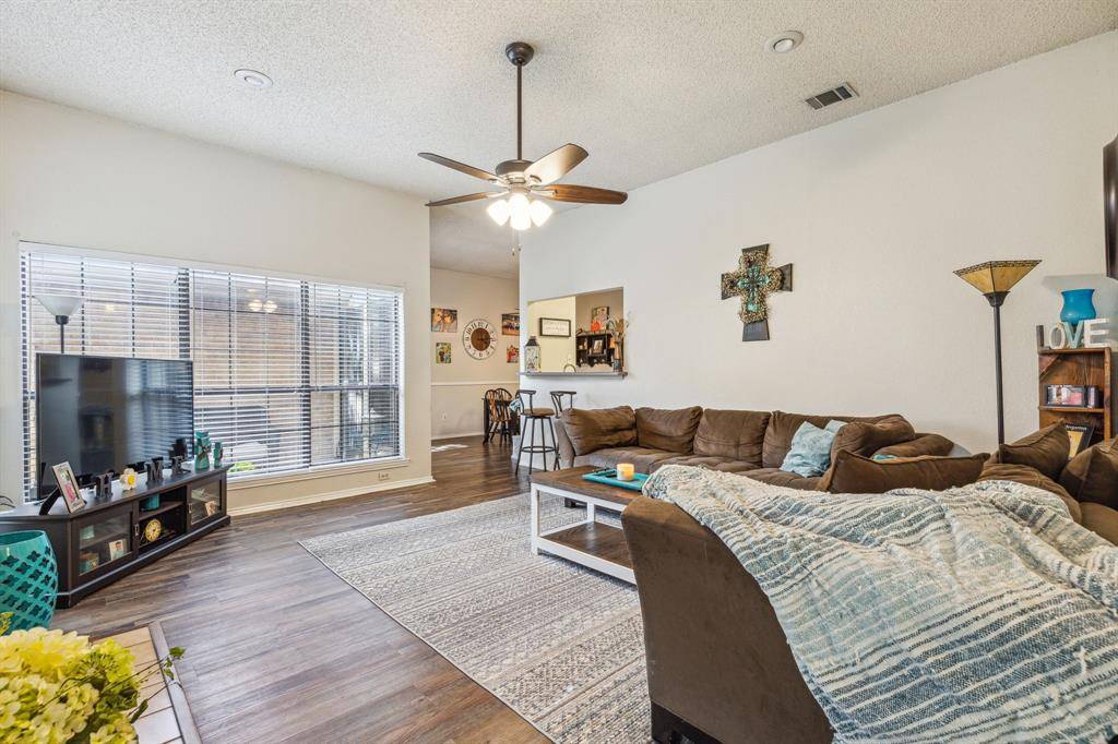 Grapevine, TX 76051,1246 W Hudgins Street