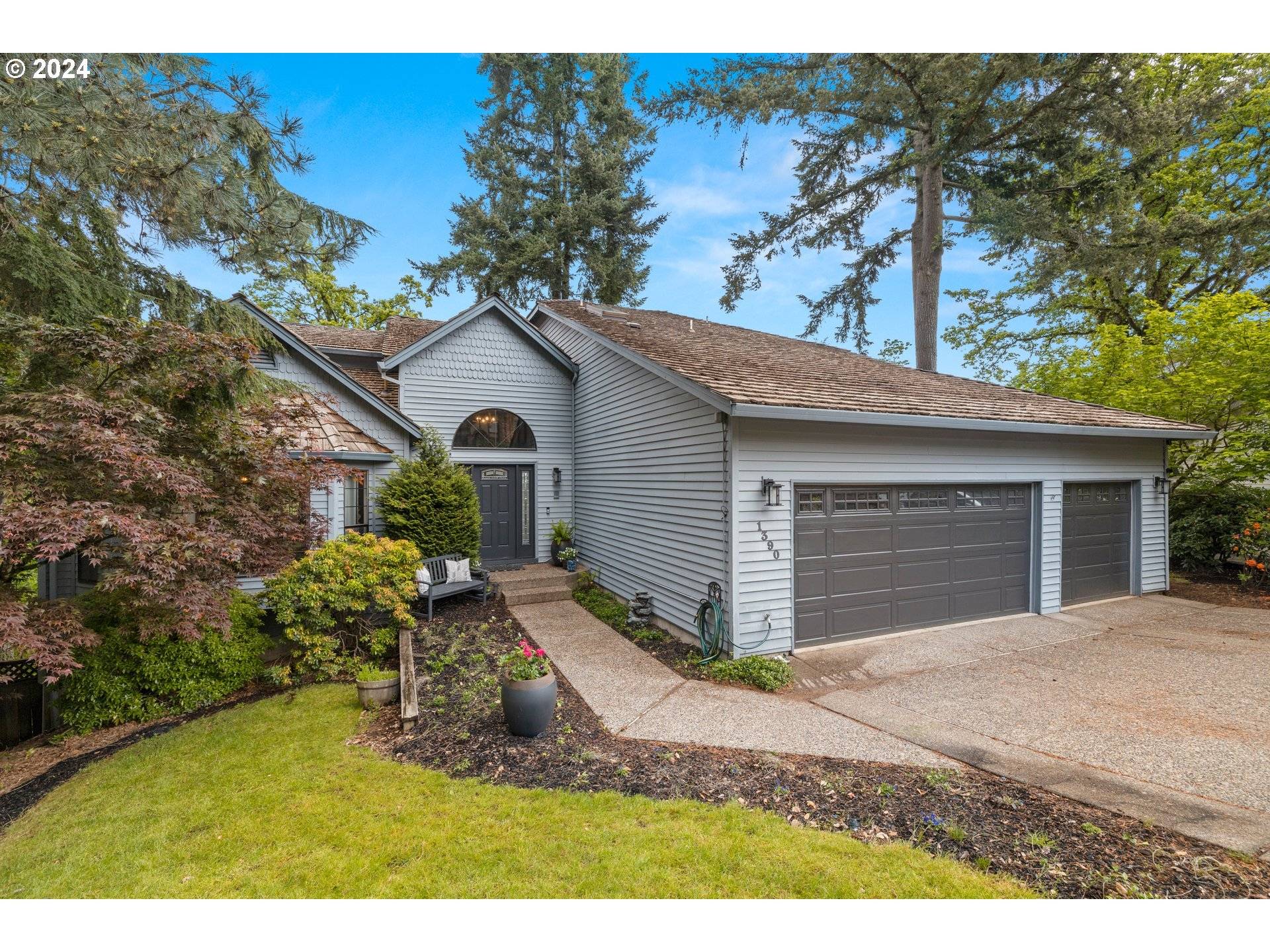 West Linn, OR 97068,1390 SKYE CT