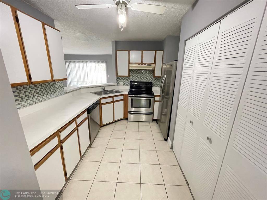 Lauderdale Lakes, FL 33309,3401 NW 44th St  #104