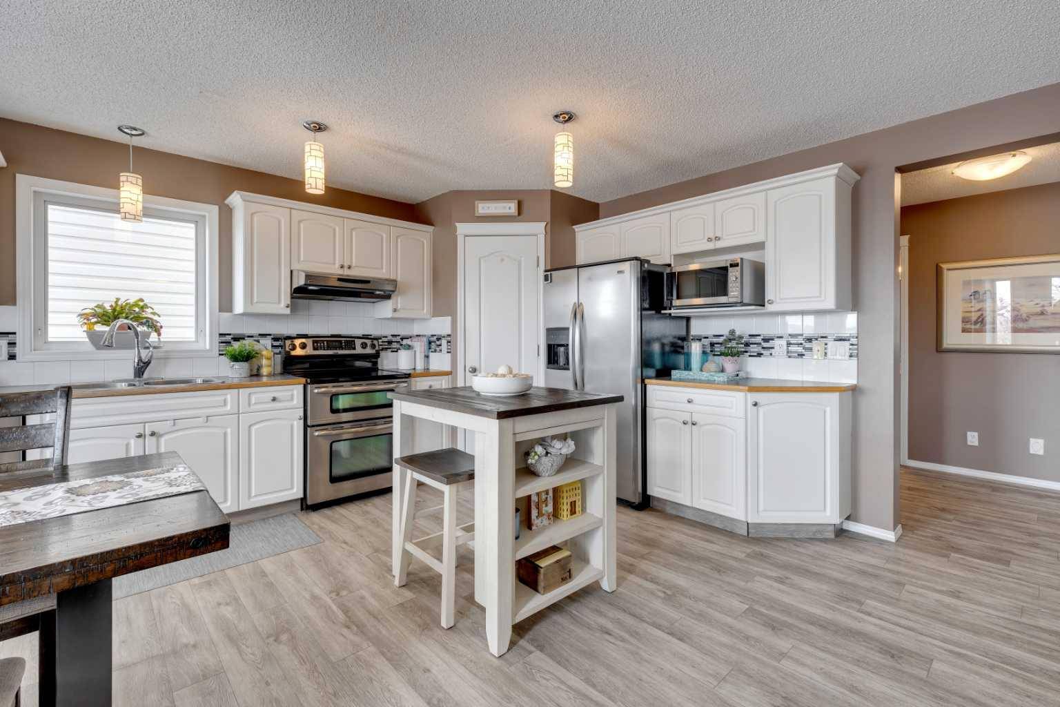 Calgary, AB T2Z 3C2,129 Douglas Ridge CIR SE