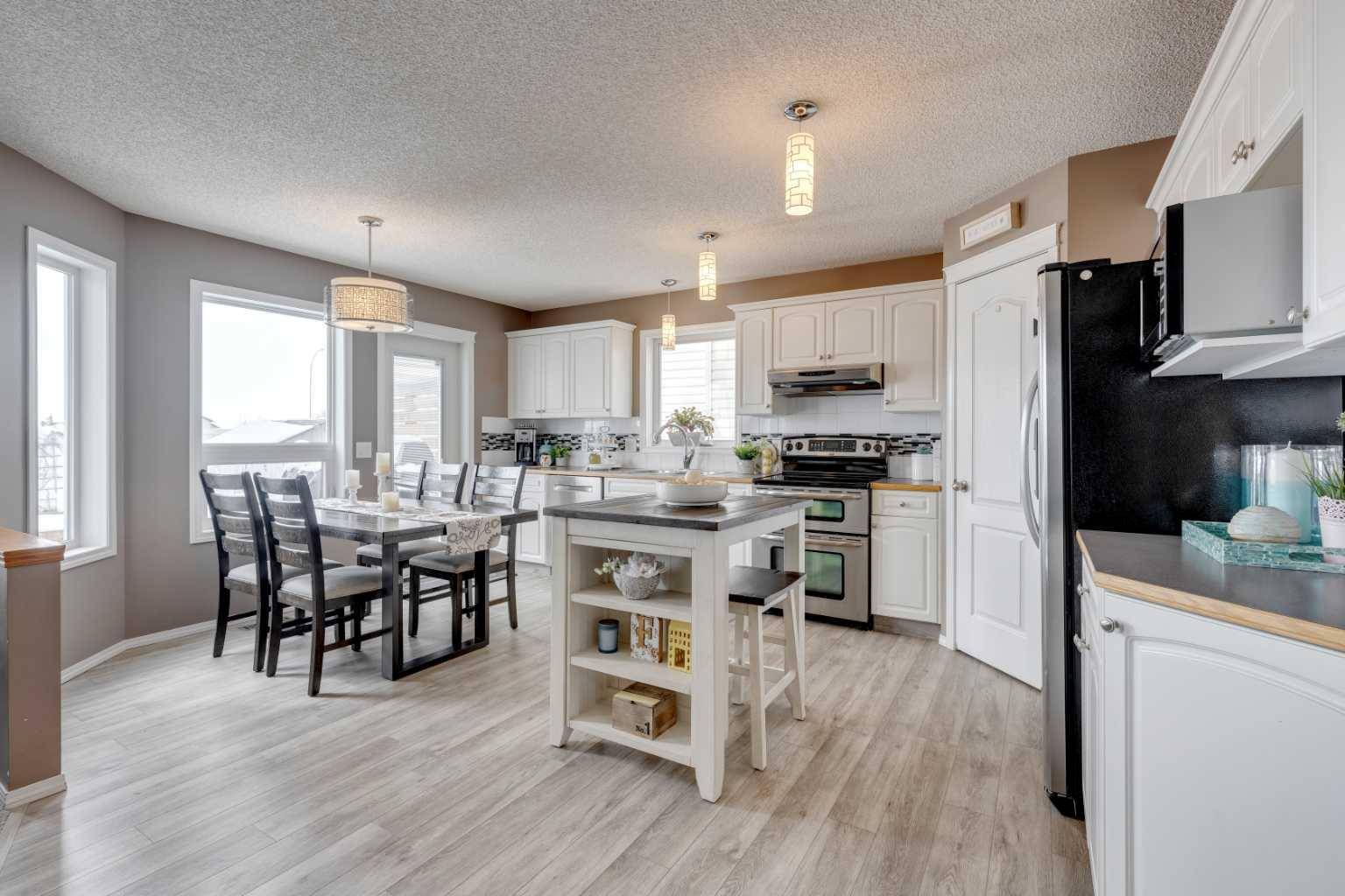 Calgary, AB T2Z 3C2,129 Douglas Ridge CIR SE