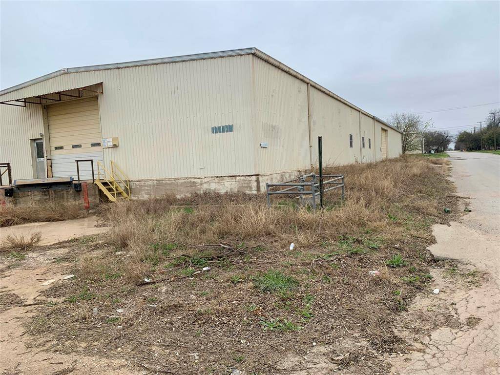 Brady, TX 76825,401 A L Reed Street