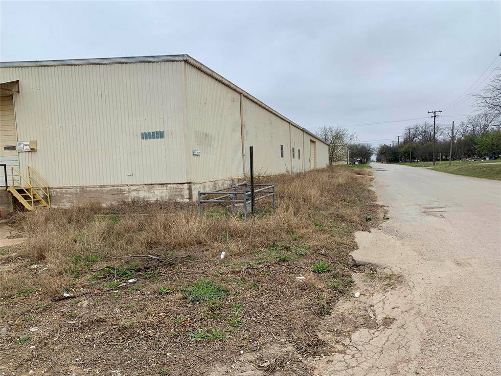 Brady, TX 76825,401 A L Reed Street