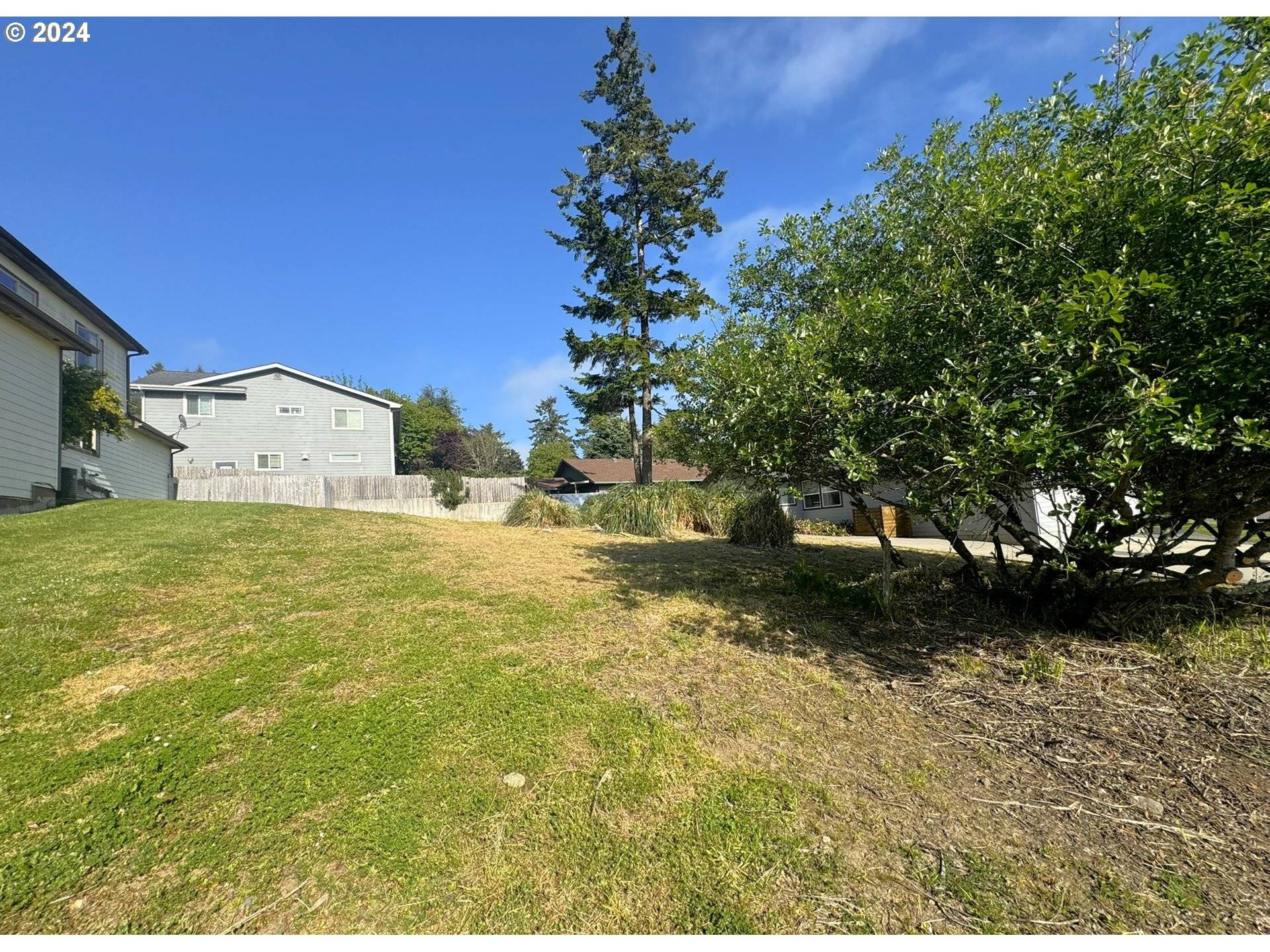 Brookings, OR 97415,6929 OAKWOOD CT