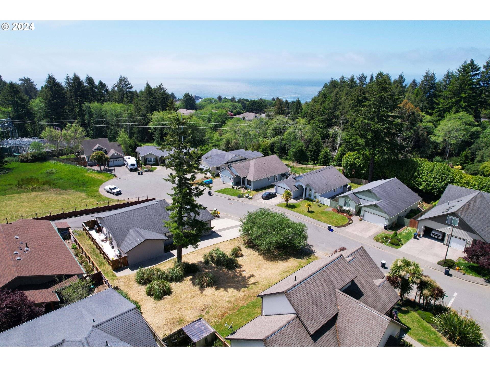 Brookings, OR 97415,6929 OAKWOOD CT