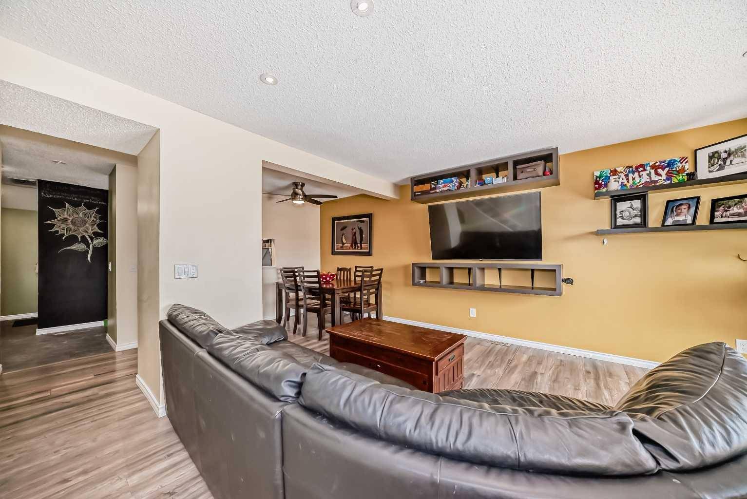 Calgary, AB T1Y 4T1,131 Templehill DR NE #34