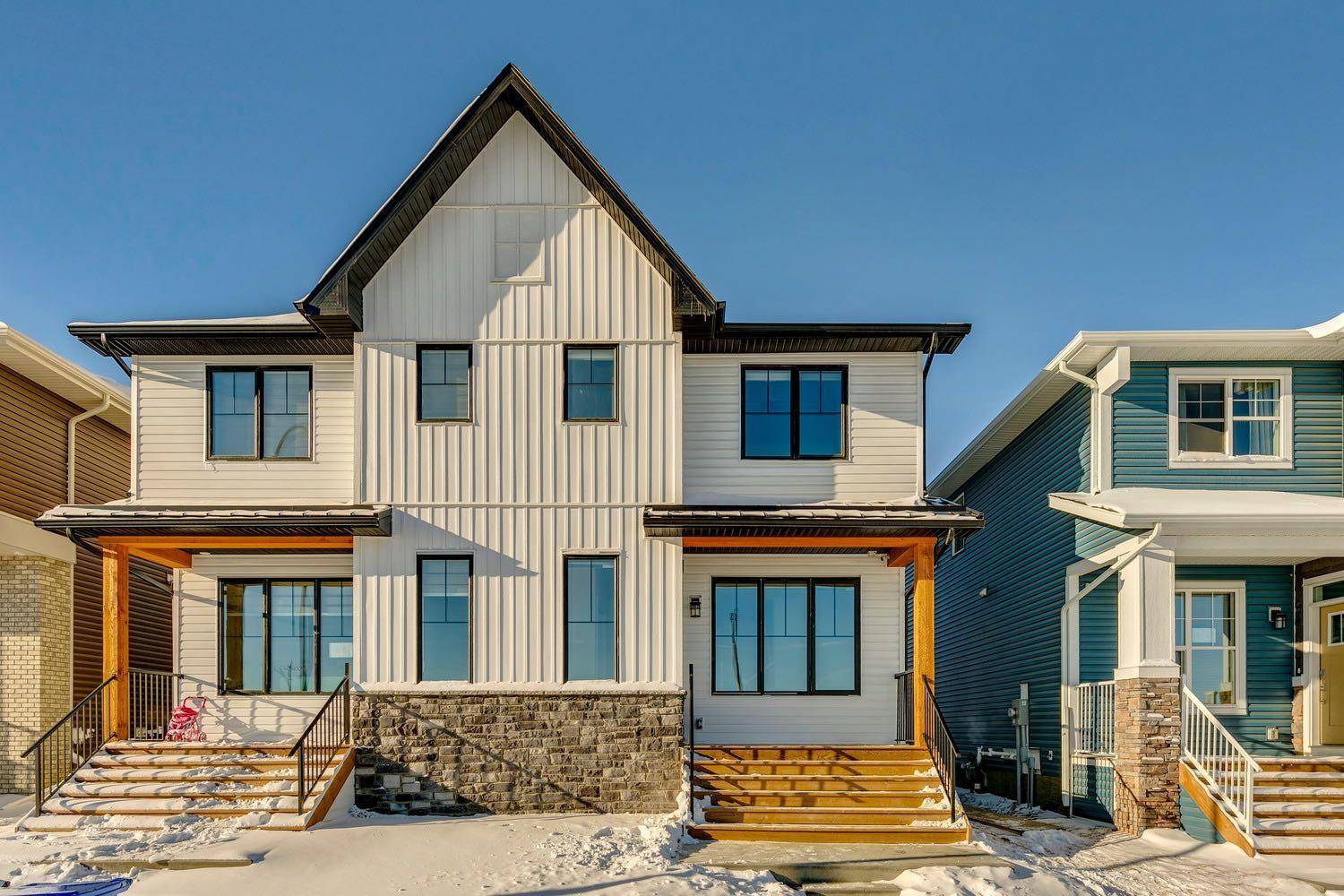 Calgary, AB T3P 1Y6,216 Herron Mews NE