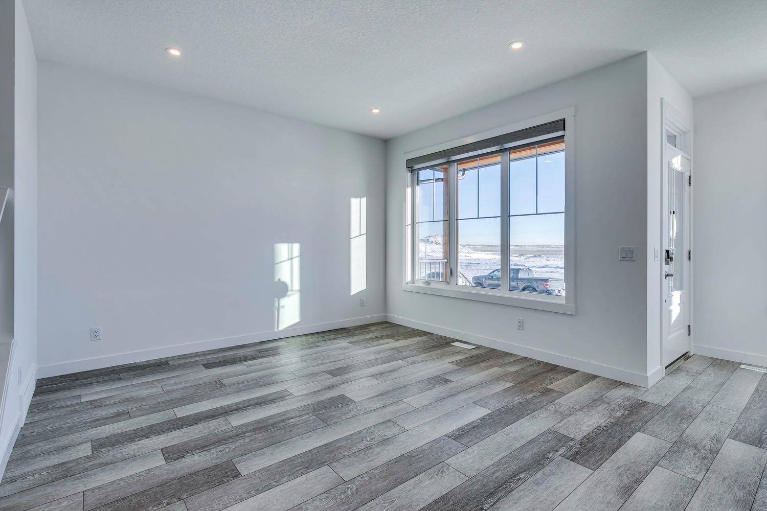 Calgary, AB T3P 1Y6,216 Herron Mews NE