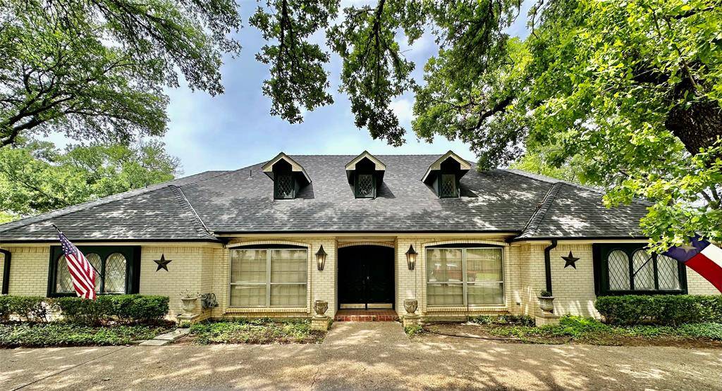 Fort Worth, TX 76112,900 Oakmont Lane N