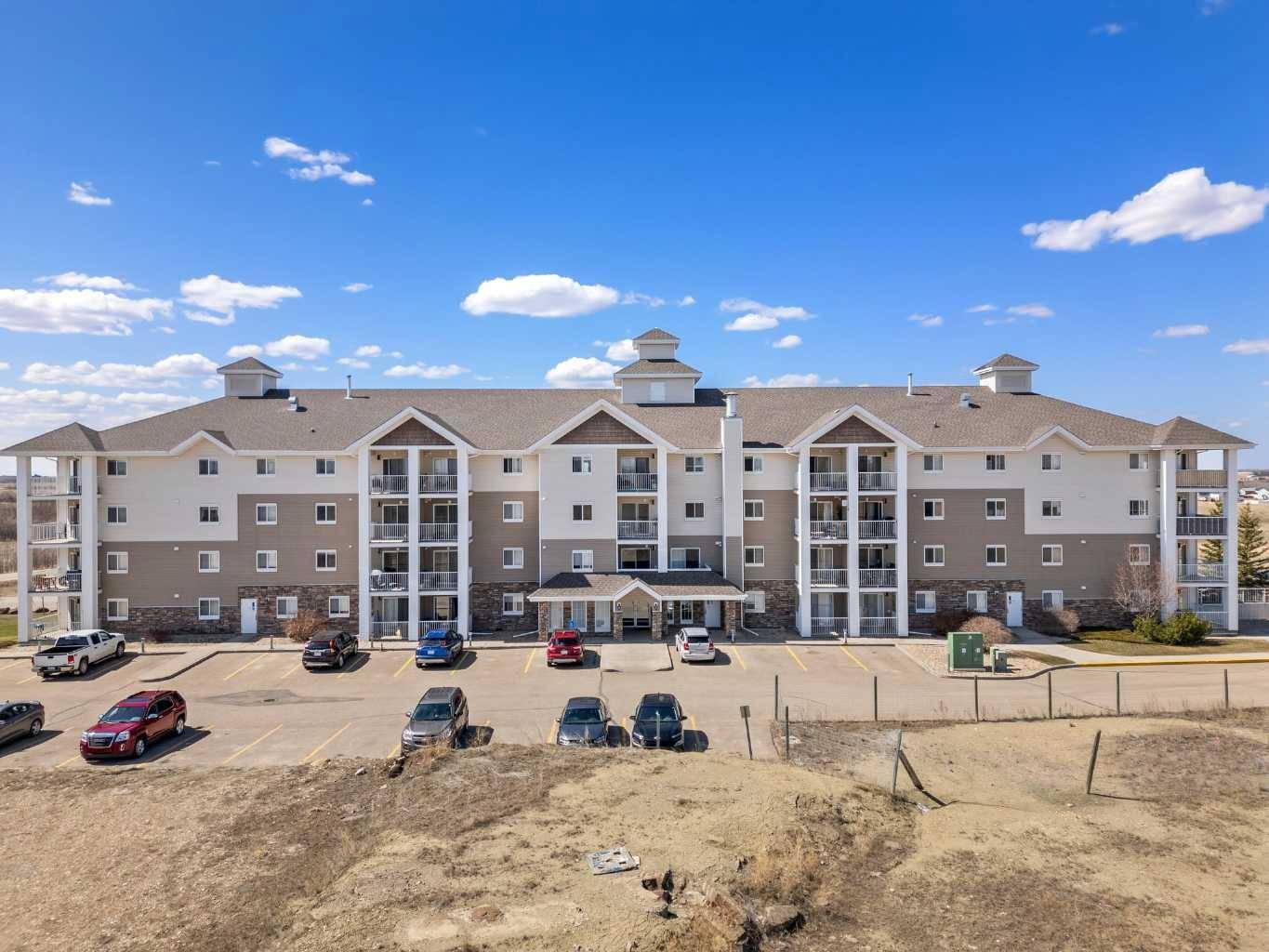 Sylvan Lake, AB T4S 0G9,3 Broadway Rise #208