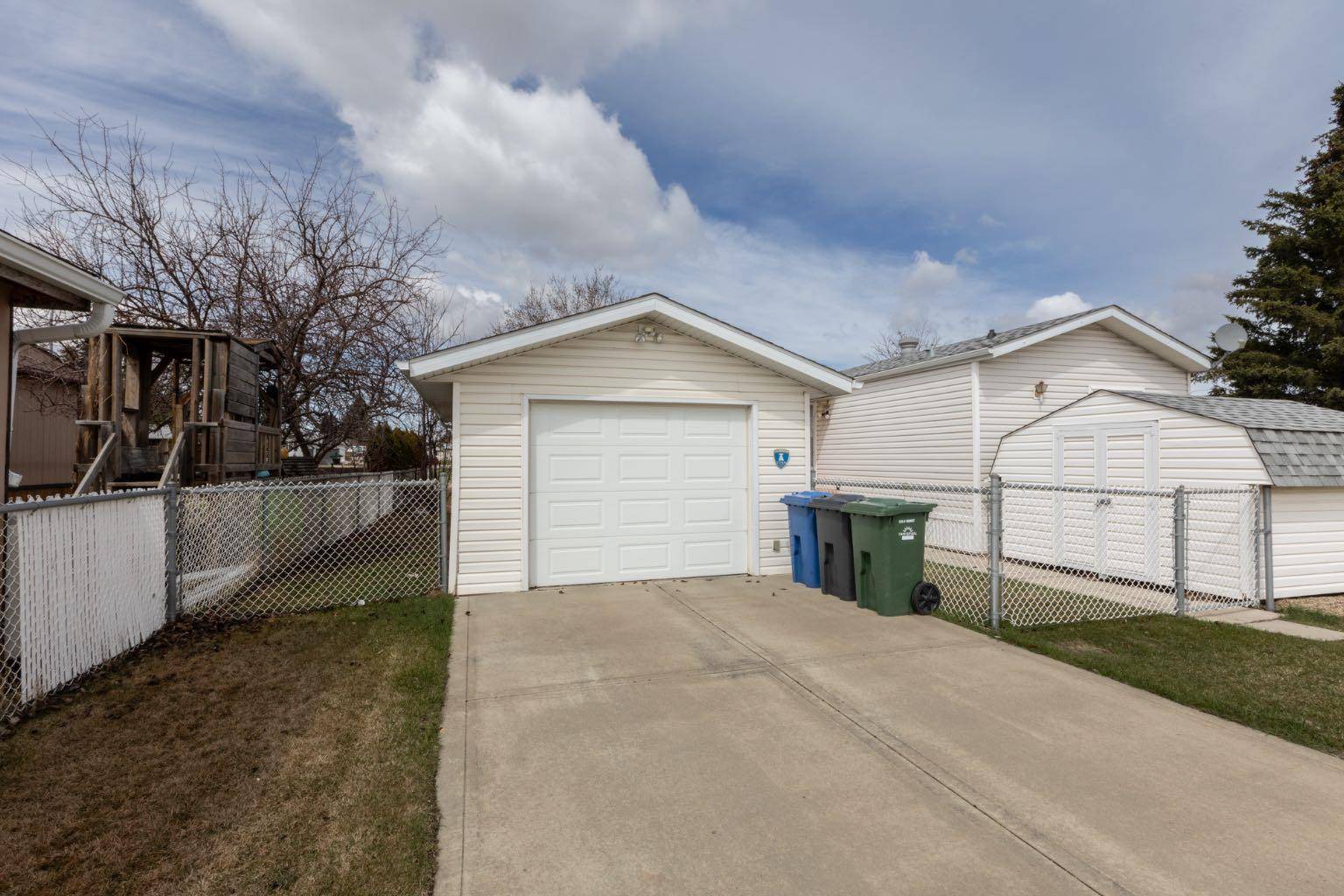 Innisfail, AB T4G 1J7,4720 41 Street Crescent