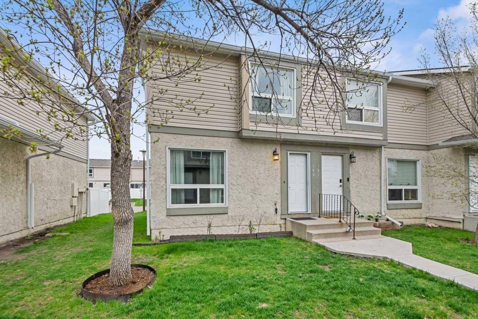 Calgary, AB T2J 6N4,149 Deer Ridge SE