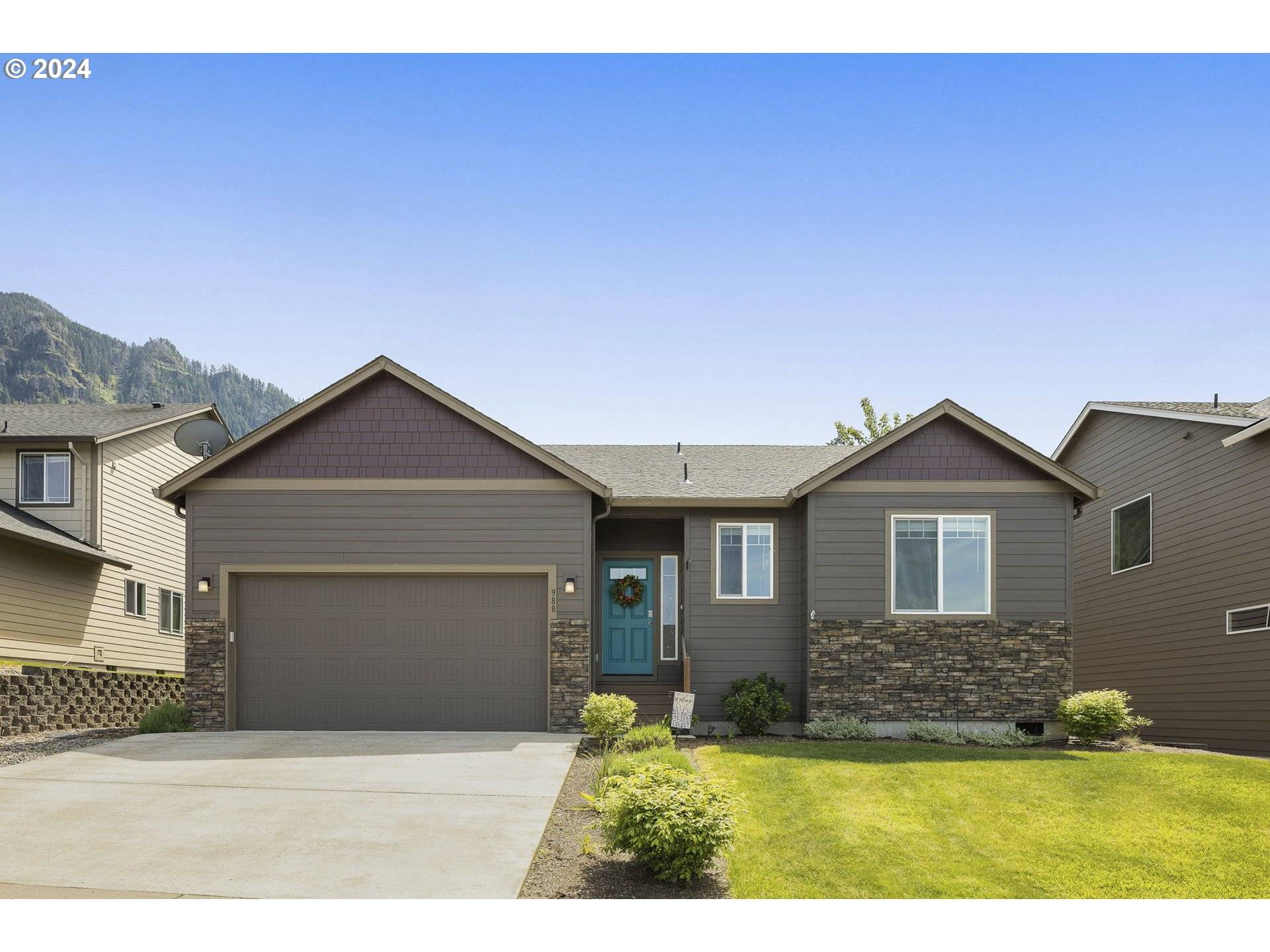 Cascade Locks, OR 97014,988 SE WINDSONG DR