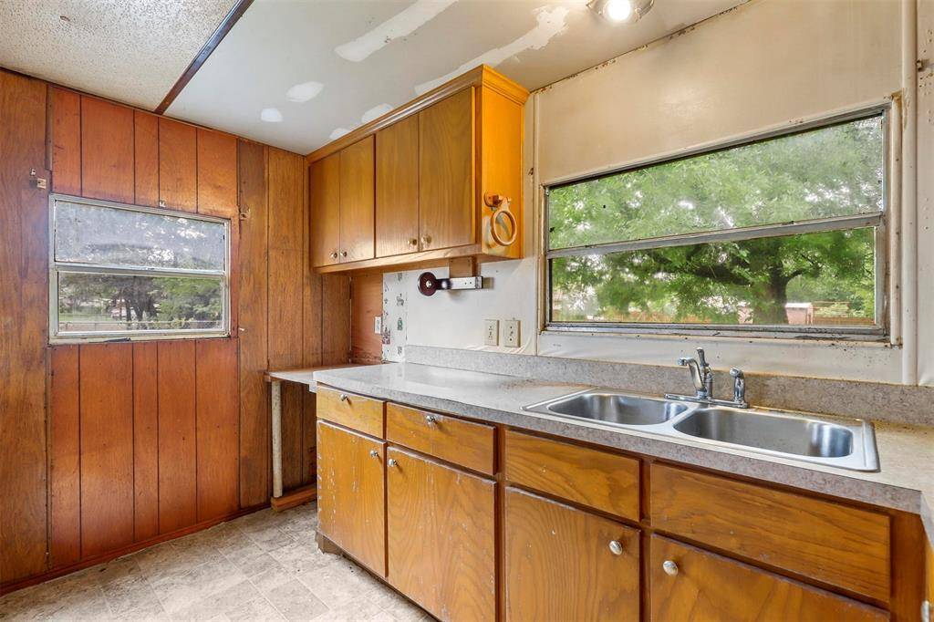 Whitney, TX 76692,164 Grand Prairie Drive