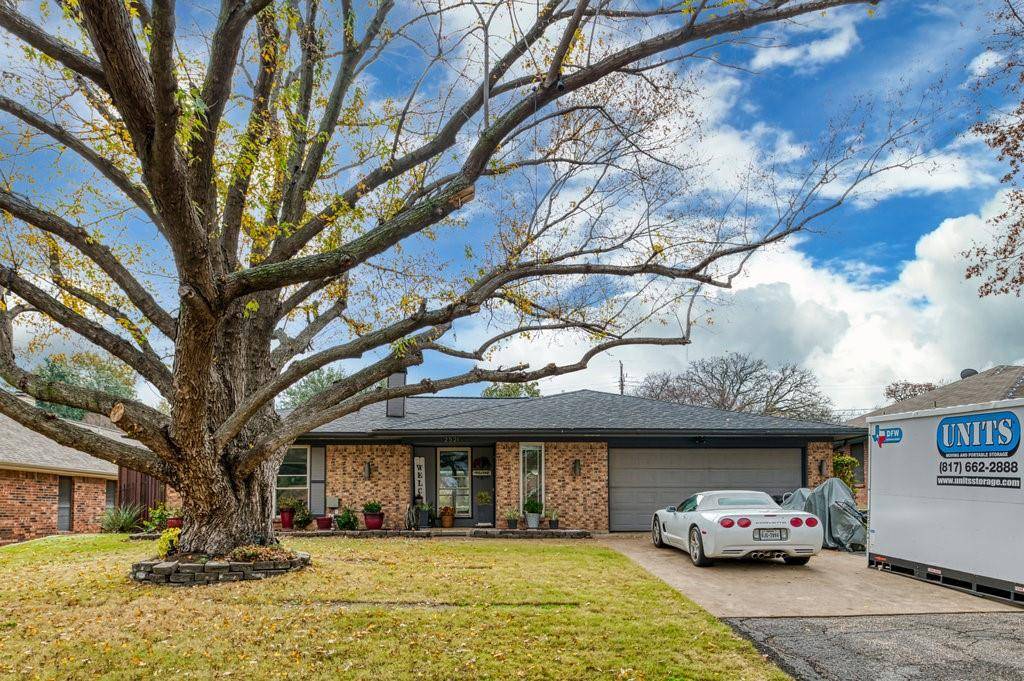 Grapevine, TX 76051,2521 Lone Star Lane