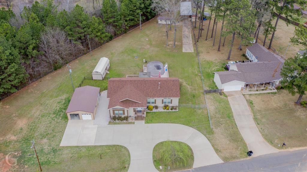 Benton, LA 71006,476 W Lakeshore Drive