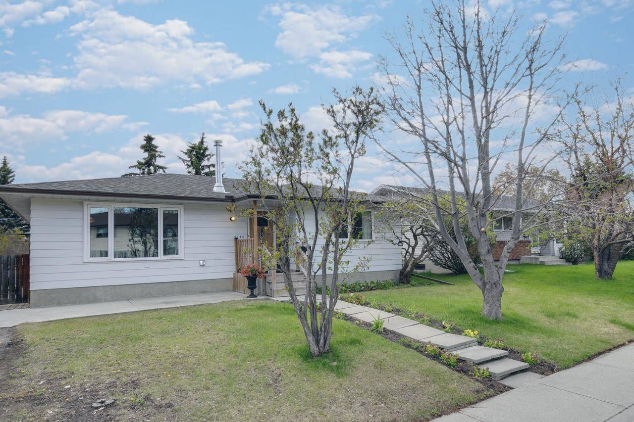 Calgary, AB T3A 1H2,6140 Dalmarnock CRES NW