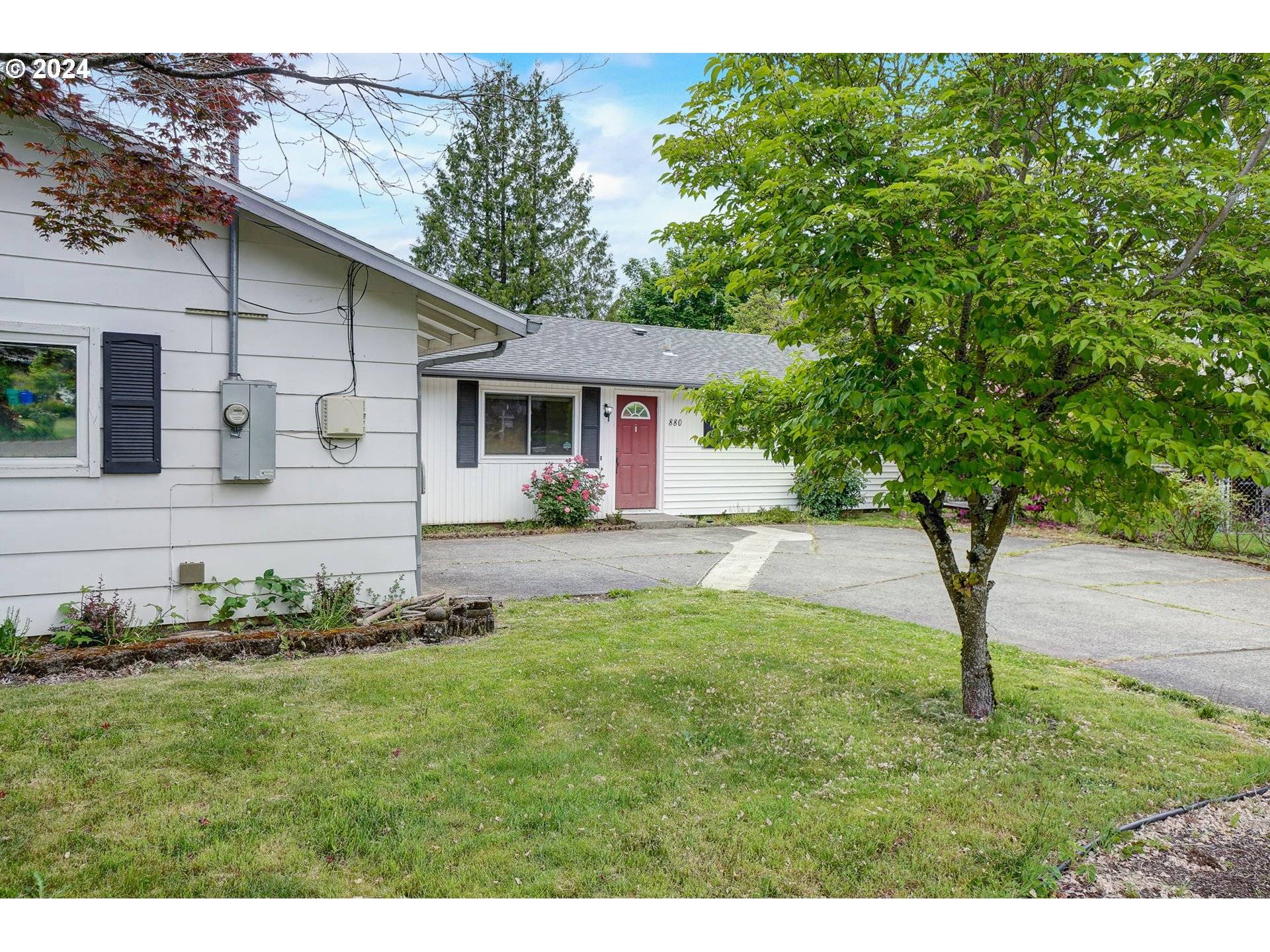 Gresham, OR 97030,880 NW CASCADE CT