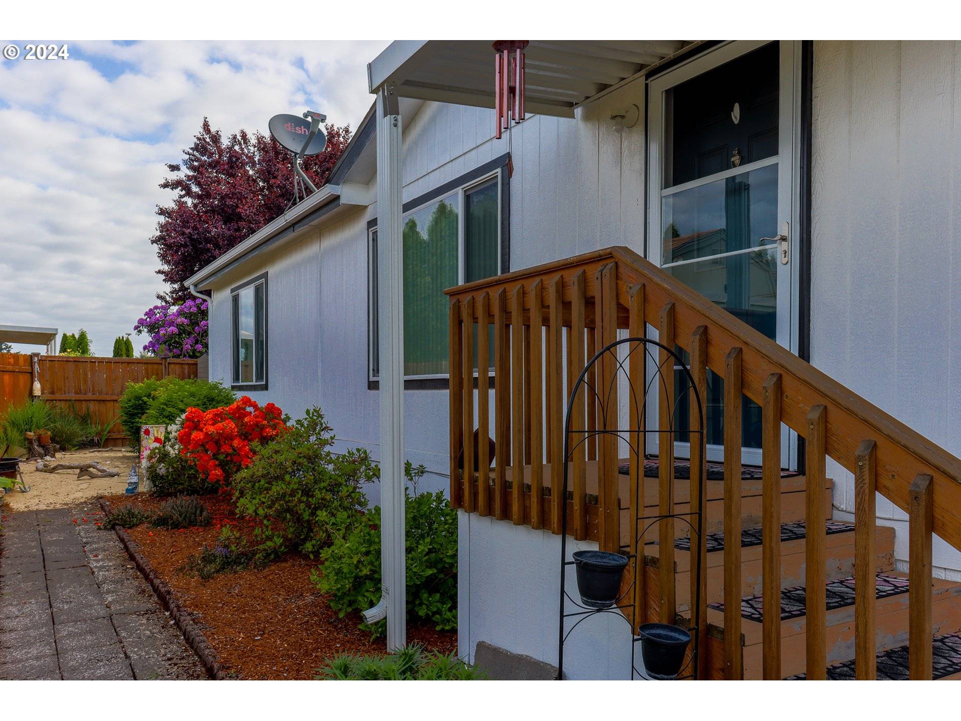 Salem, OR 97305,5422 PORTLAND RD NE #126