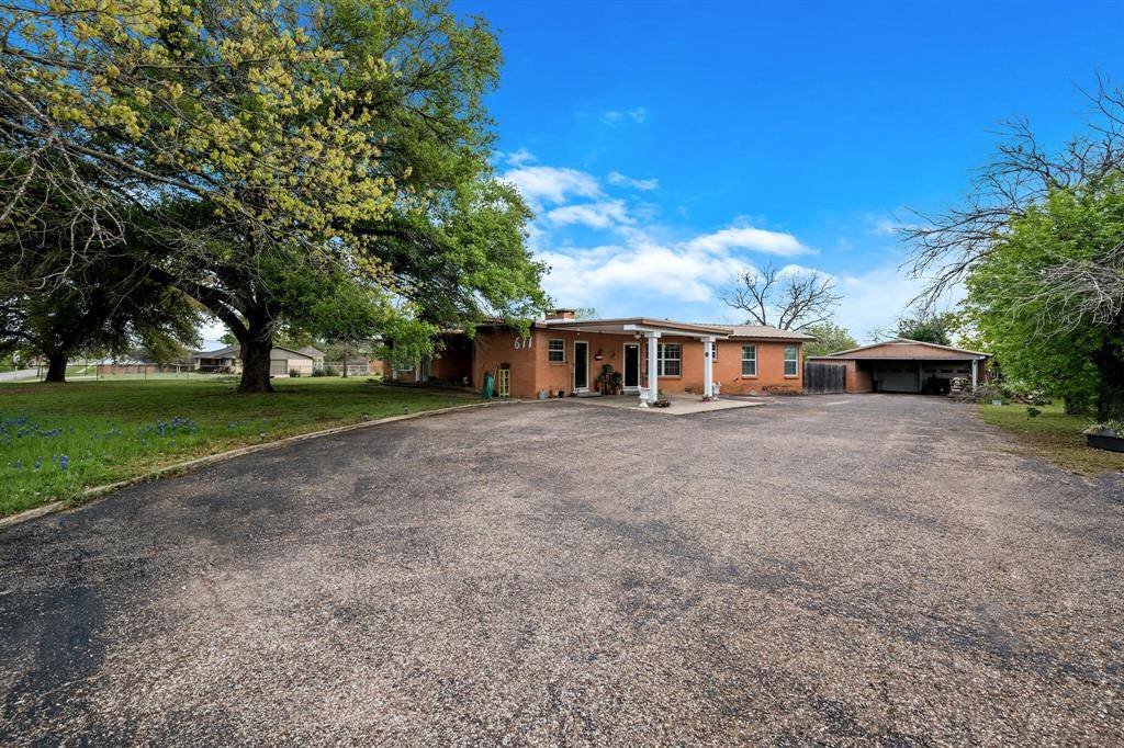 Clifton, TX 76634,611 N AVENUE Q