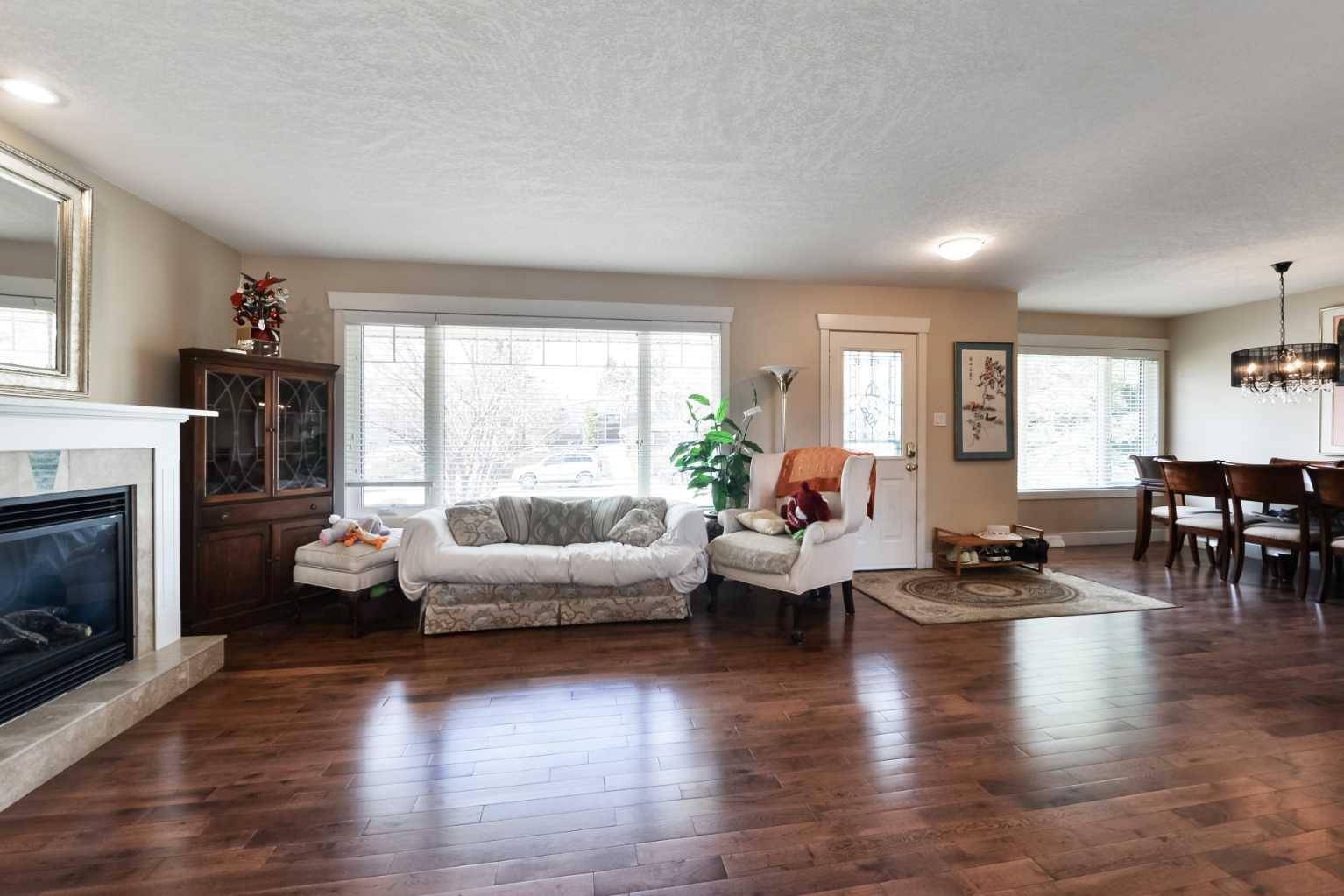 Calgary, AB T3E 3W7,3124 46 ST SW