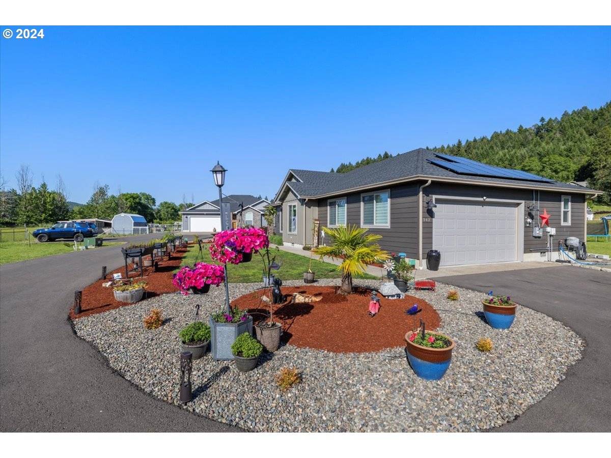 Sutherlin, OR 97479,942 S CALAPOOIA ST