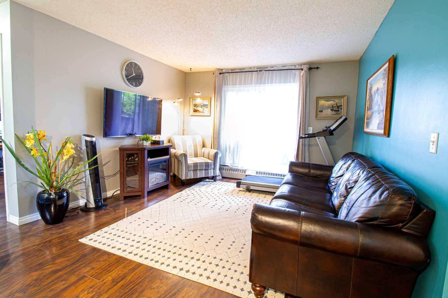 Calgary, AB T2B 3K4,21 Dover PT SE #116