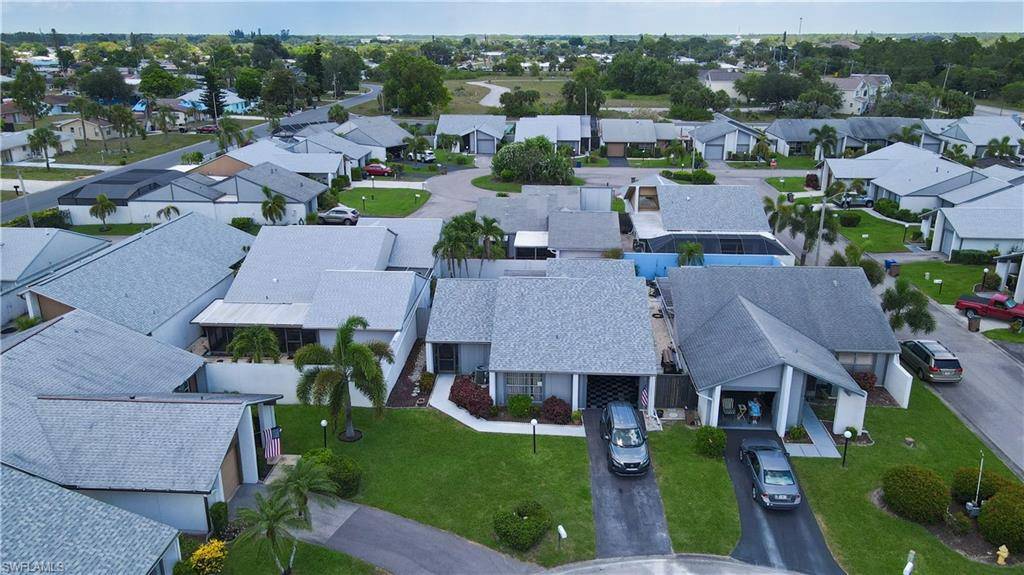 9717 Maplecrest CIR, Lehigh Acres, FL 33936