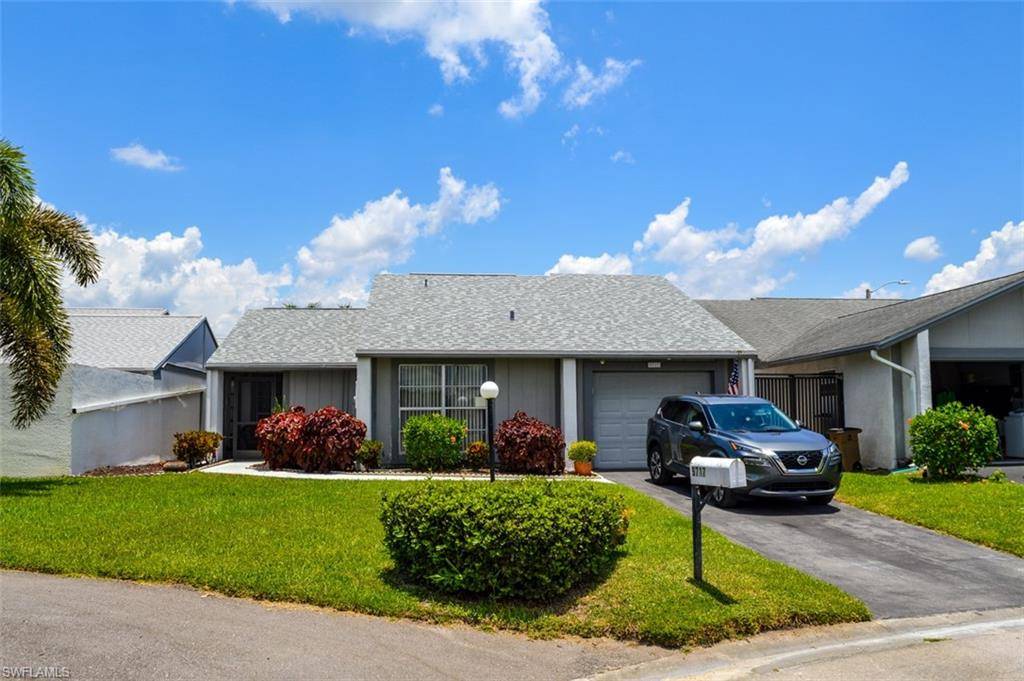 9717 Maplecrest CIR, Lehigh Acres, FL 33936