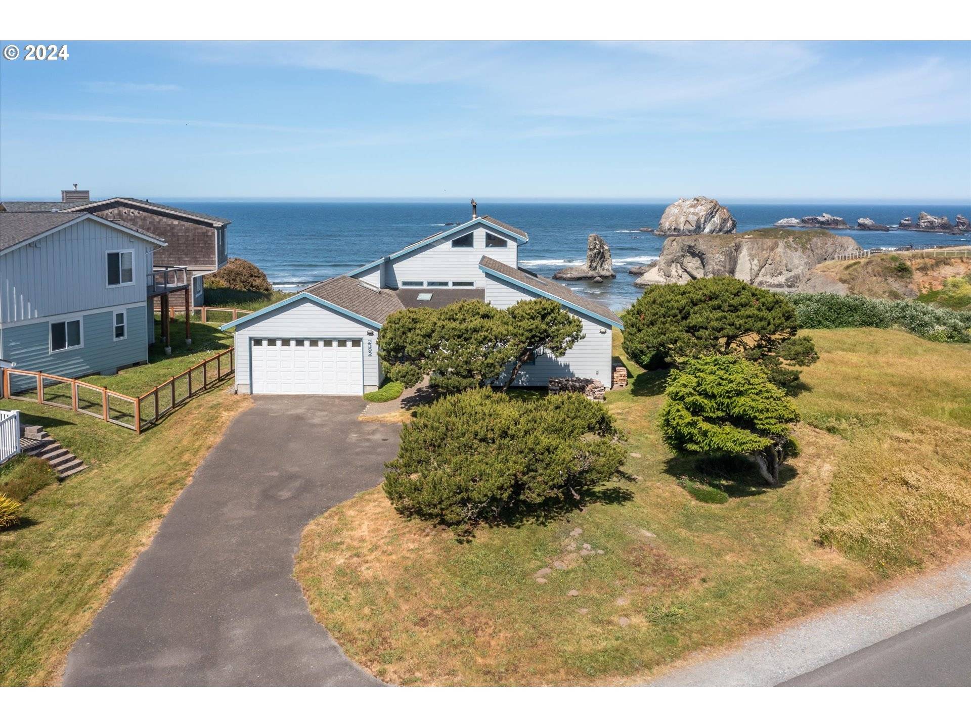 Bandon, OR 97411,2392 BEACH LOOP DR