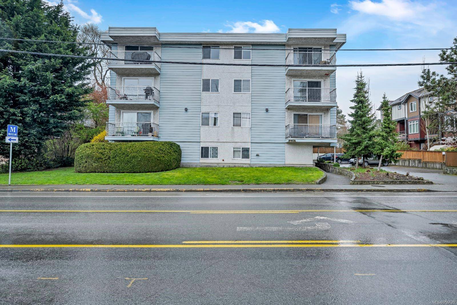 Esquimalt, BC V9A 2N6,625 Admirals Rd #301