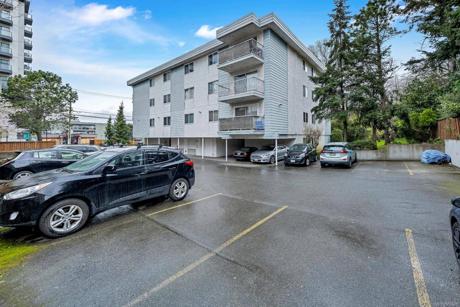 Esquimalt, BC V9A 2N6,625 Admirals Rd #301