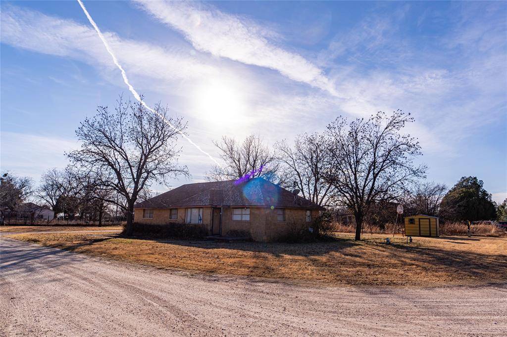 Lueders, TX 79533,202 S Peak