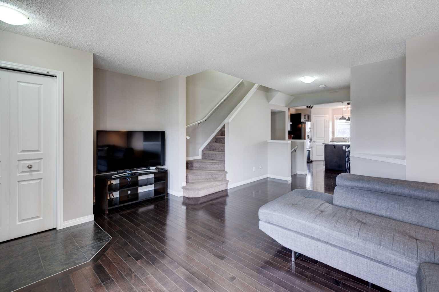 Calgary, AB T2Z 0M4,260 Elgin Meadows GDNS SE