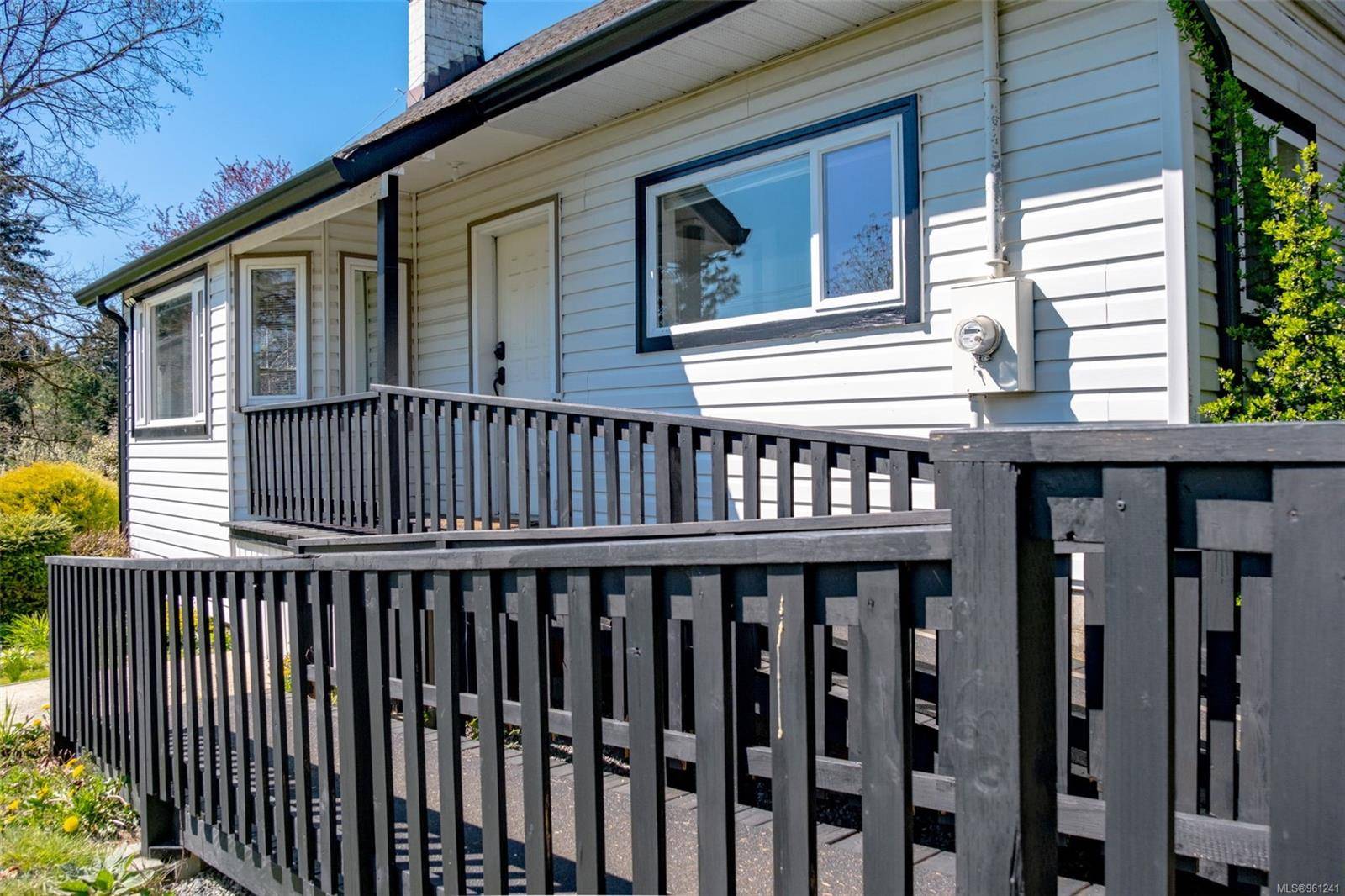 Nanaimo, BC V9G 1H4,13840 Cedar Rd