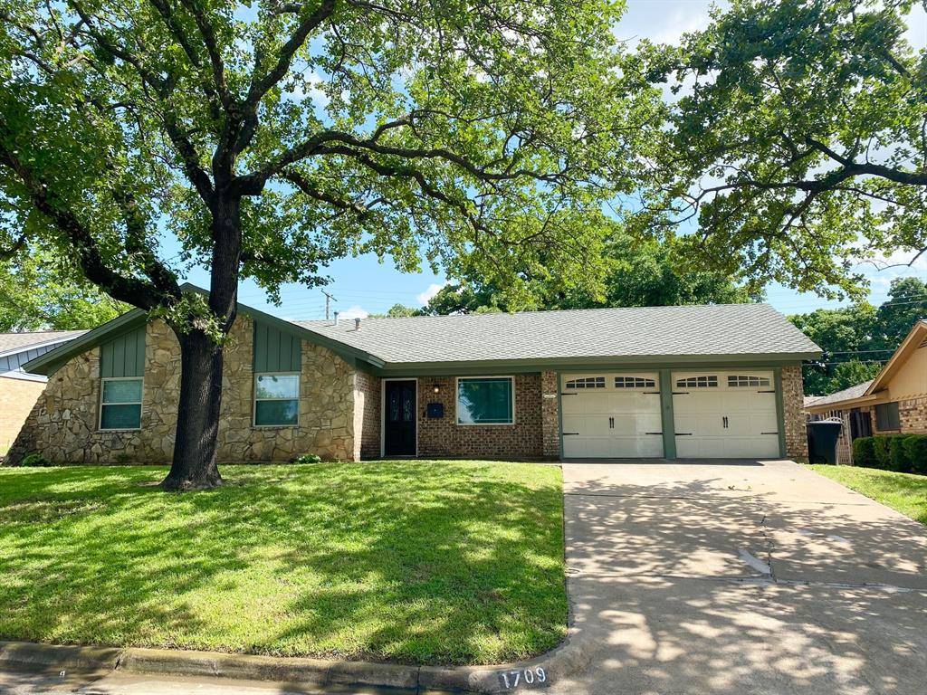 Euless, TX 76040,1709 Signet Drive