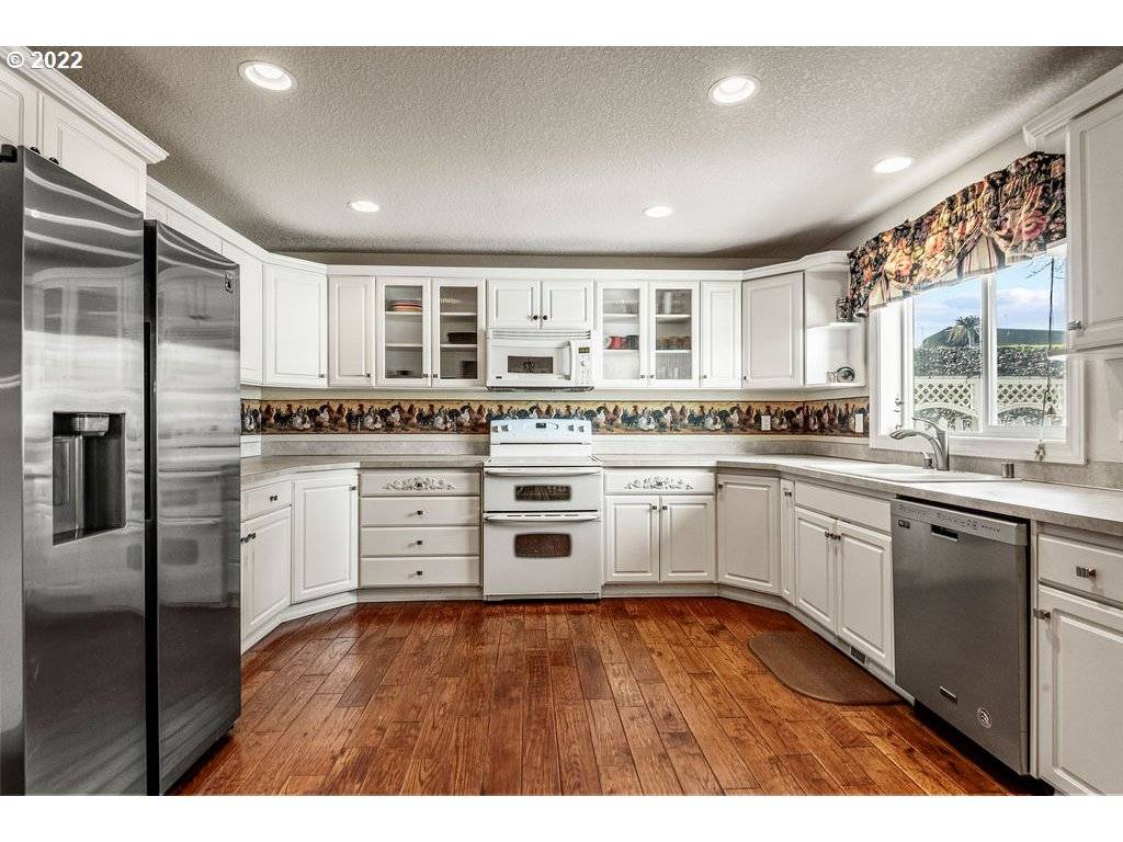 6 Sun Crest LN, Cathlamet, WA 98612