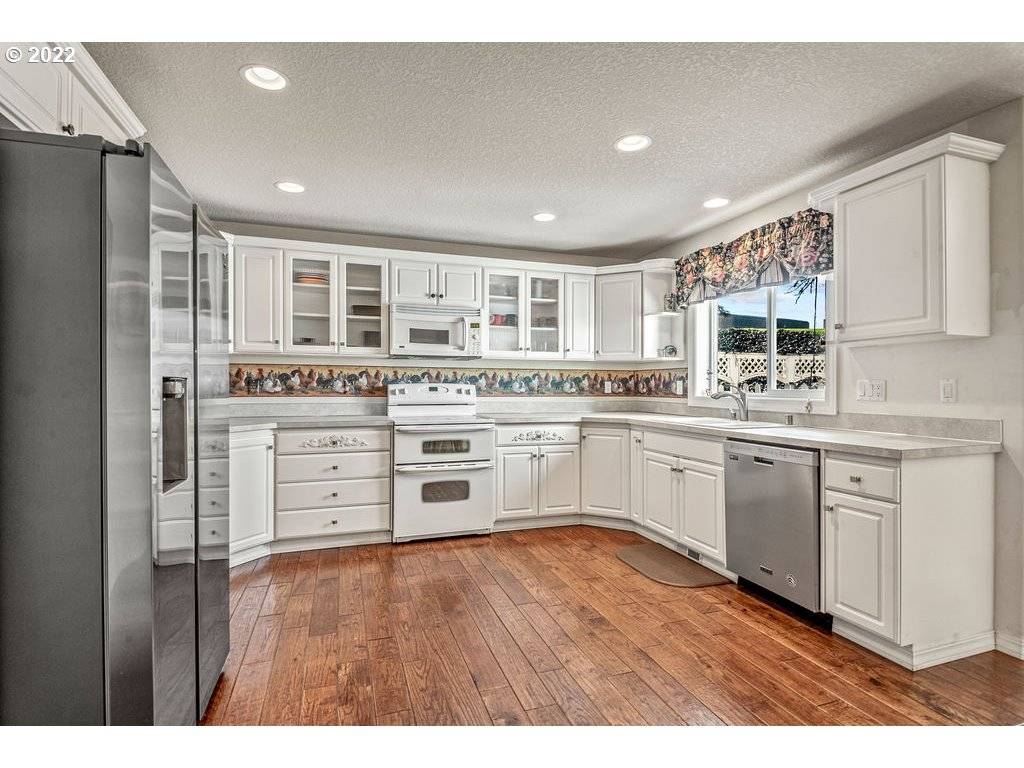6 Sun Crest LN, Cathlamet, WA 98612