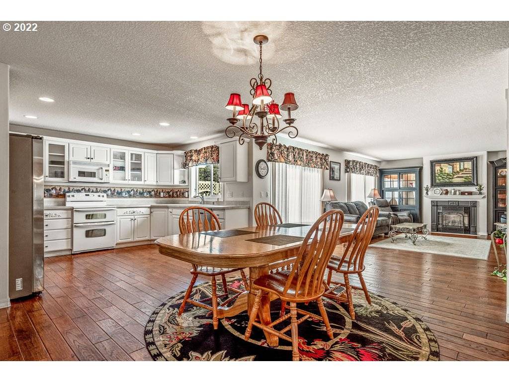 6 Sun Crest LN, Cathlamet, WA 98612