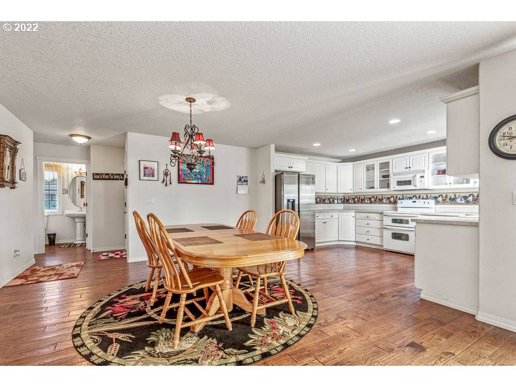 6 Sun Crest LN, Cathlamet, WA 98612