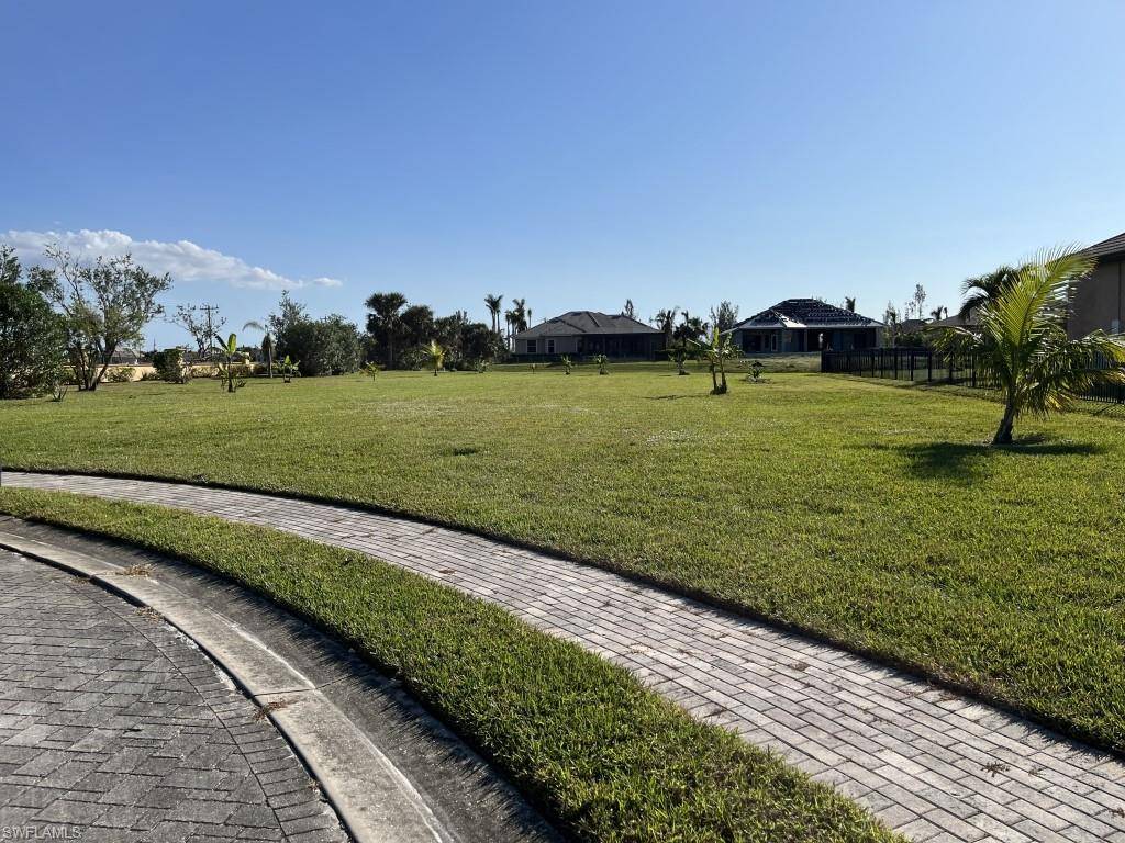 916 Cape Estates CIR, Cape Coral, FL 33993