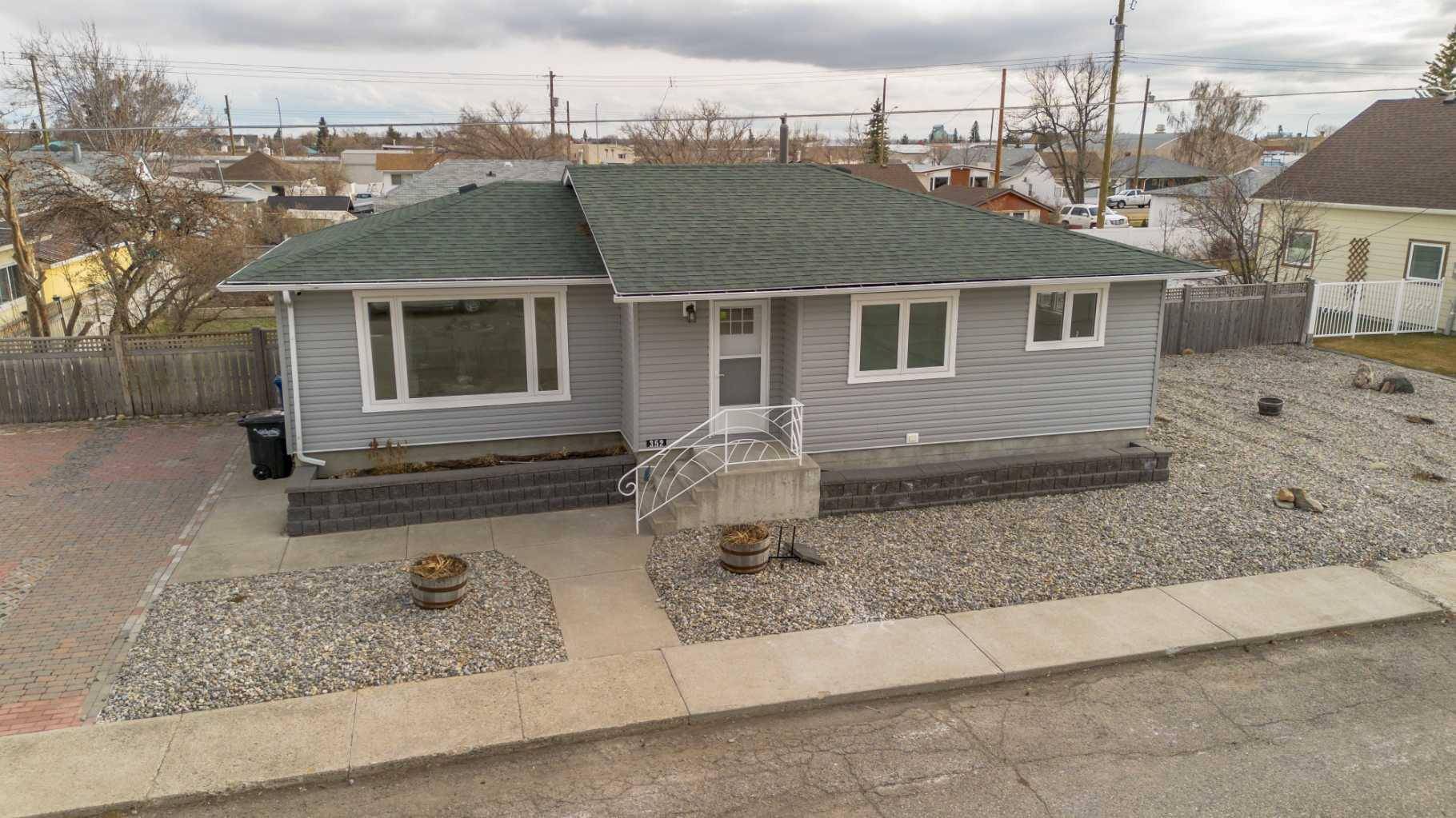 Fort Macleod, AB T0L 0Z0,352 27 ST