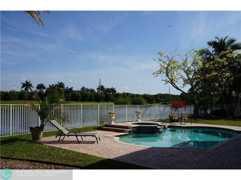 Weston, FL 33327,1390 VICTORIA ISLE DR