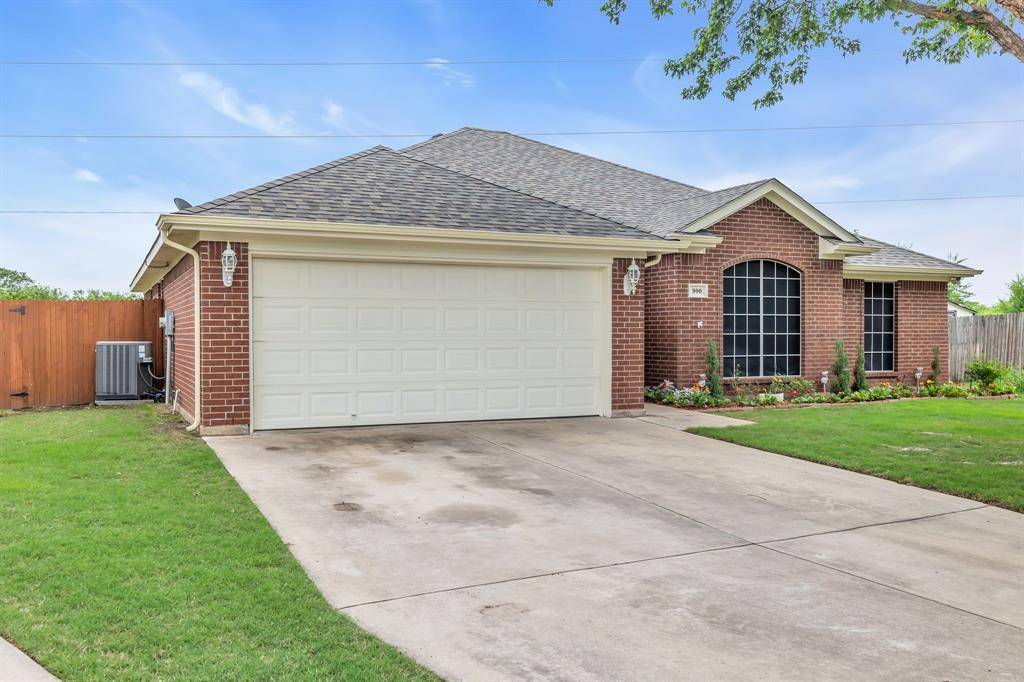 Burleson, TX 76028,900 White Clover Court