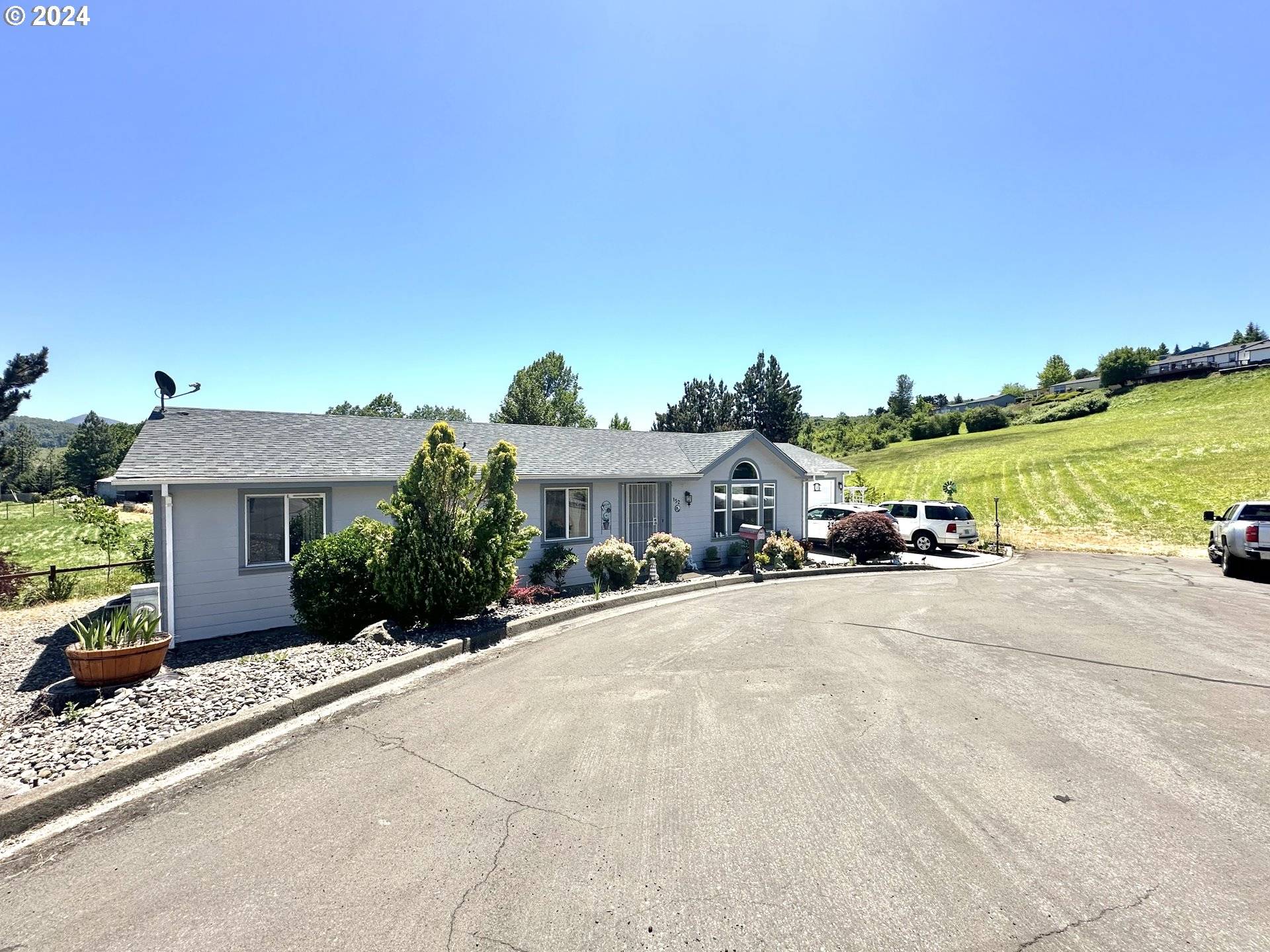 Roseburg, OR 97471,152 FOX HOLLOW LN