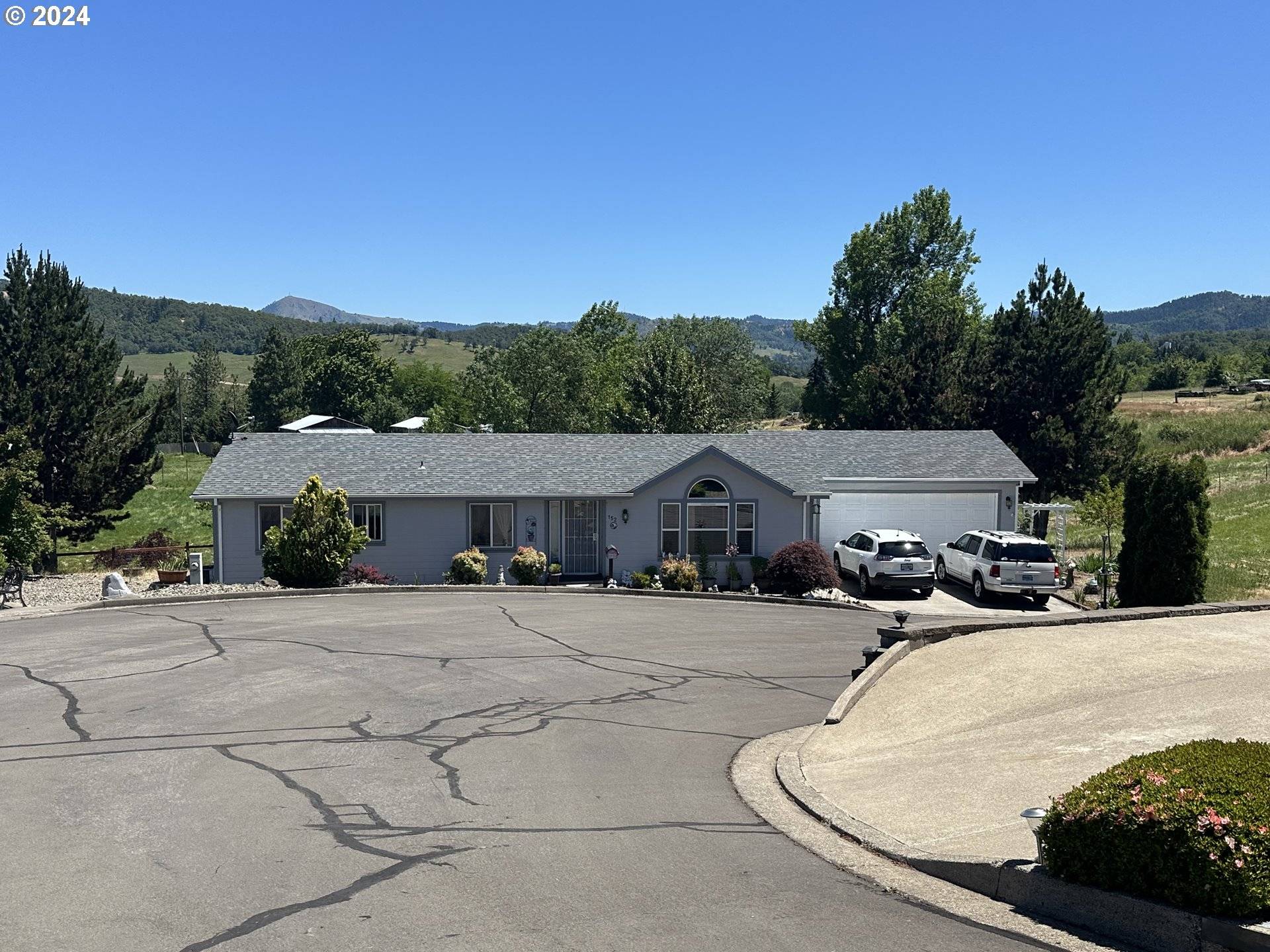 Roseburg, OR 97471,152 FOX HOLLOW LN