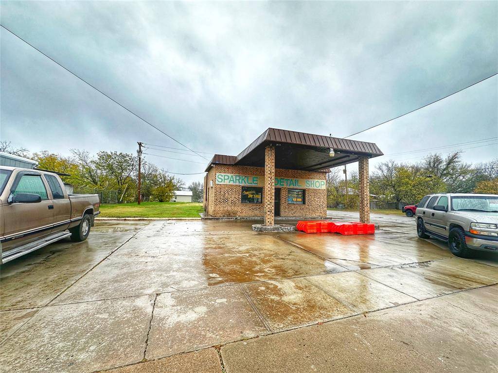 Mineral Wells, TX 76067,815 S Oak Avenue