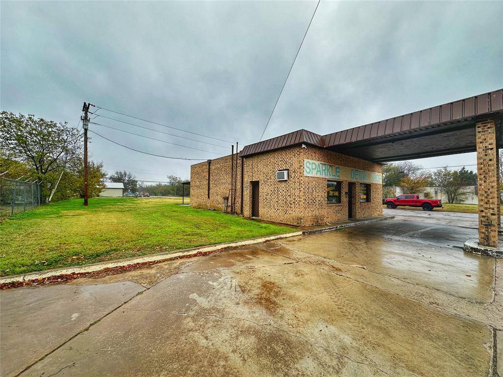 Mineral Wells, TX 76067,815 S Oak Avenue